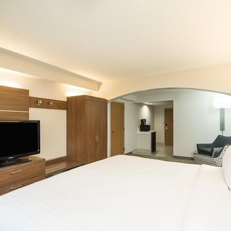 Holiday Inn Express Hotel & Suites Louisville East By Ihg Extérieur photo