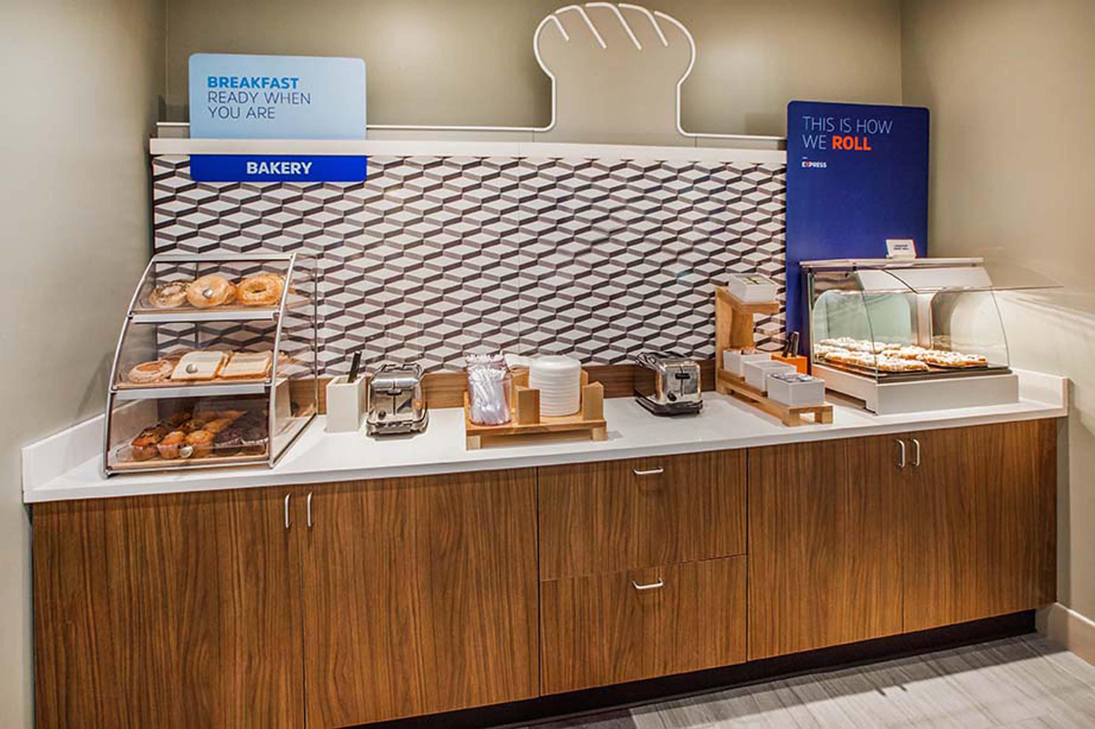 Holiday Inn Express Hotel & Suites Louisville East By Ihg Extérieur photo
