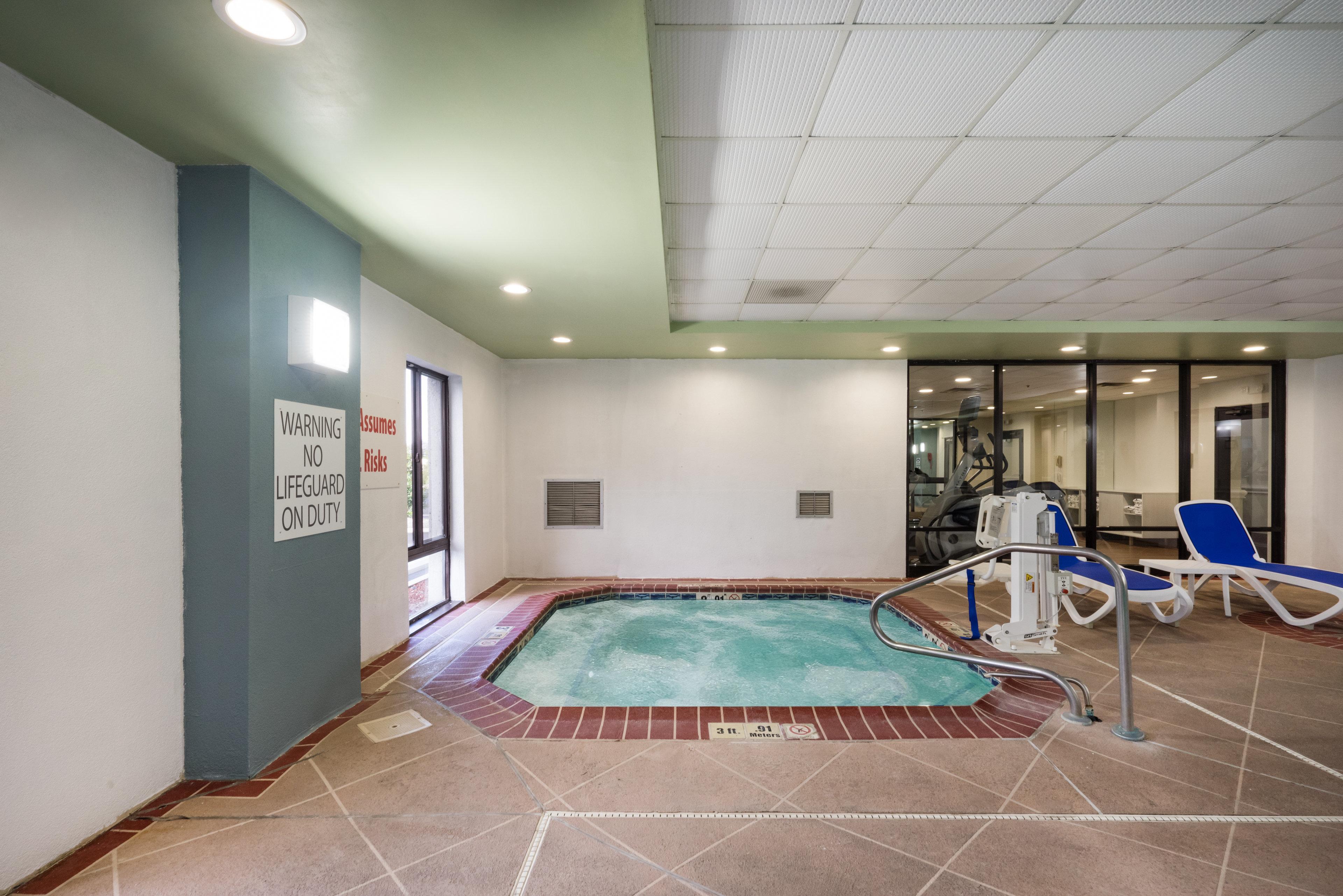Holiday Inn Express Hotel & Suites Louisville East By Ihg Extérieur photo