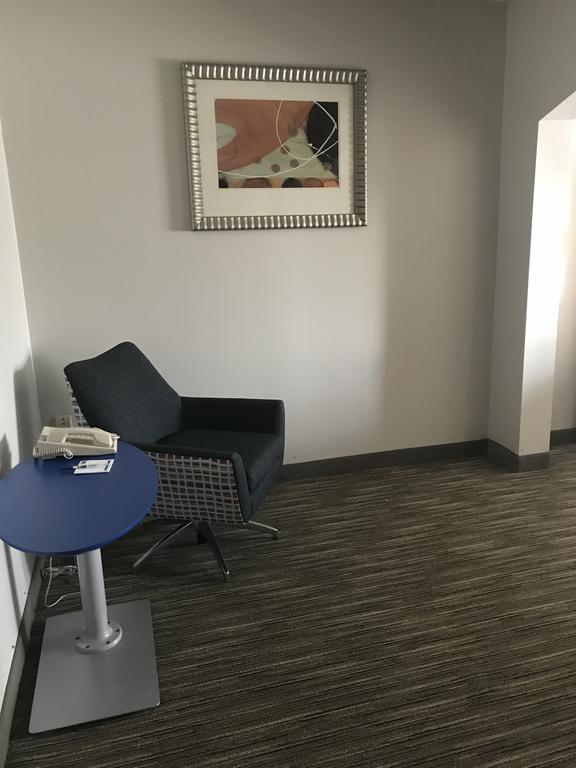 Holiday Inn Express Hotel & Suites Louisville East By Ihg Extérieur photo