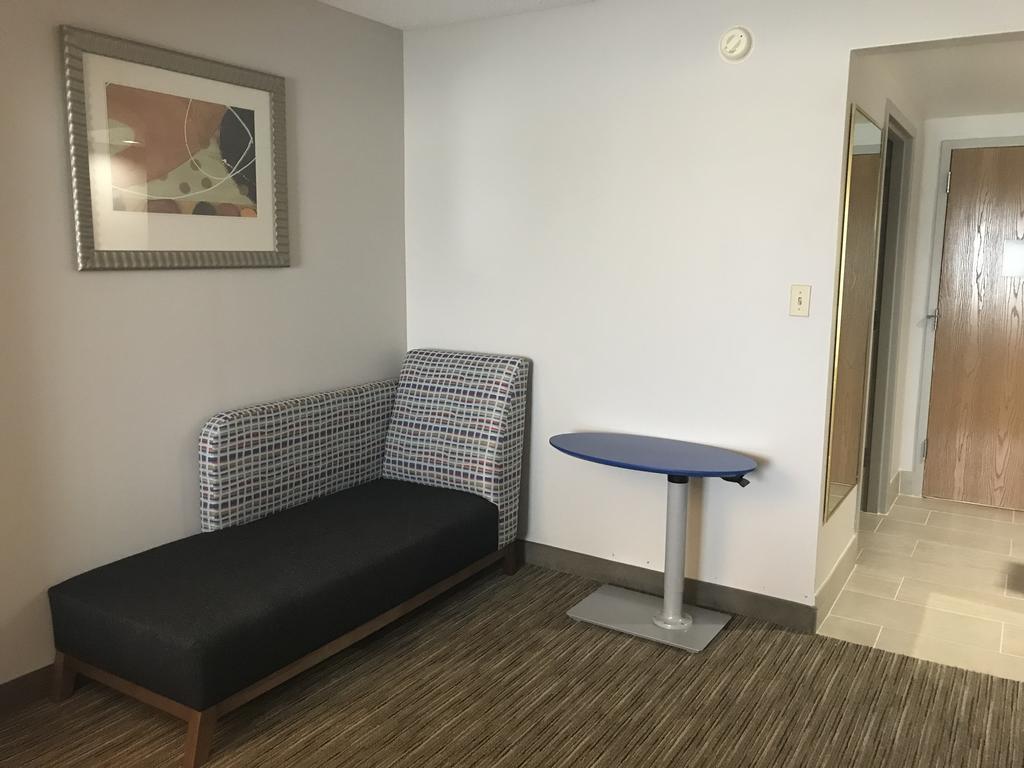 Holiday Inn Express Hotel & Suites Louisville East By Ihg Extérieur photo