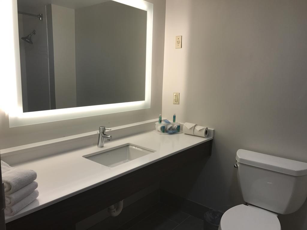 Holiday Inn Express Hotel & Suites Louisville East By Ihg Extérieur photo