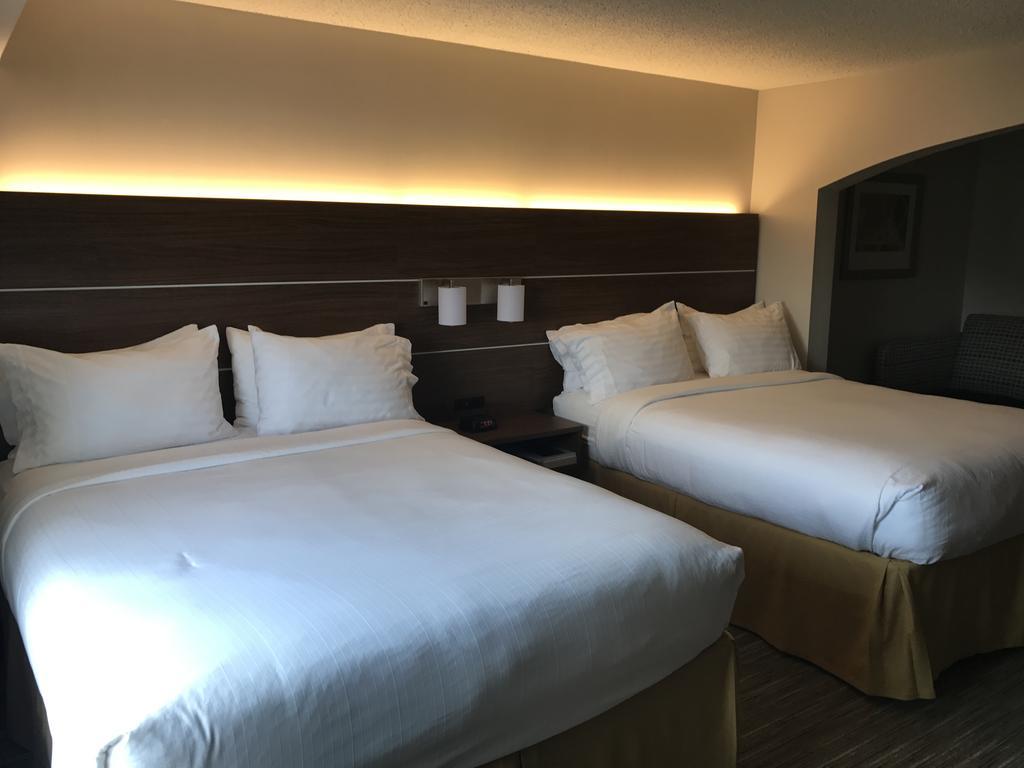Holiday Inn Express Hotel & Suites Louisville East By Ihg Extérieur photo