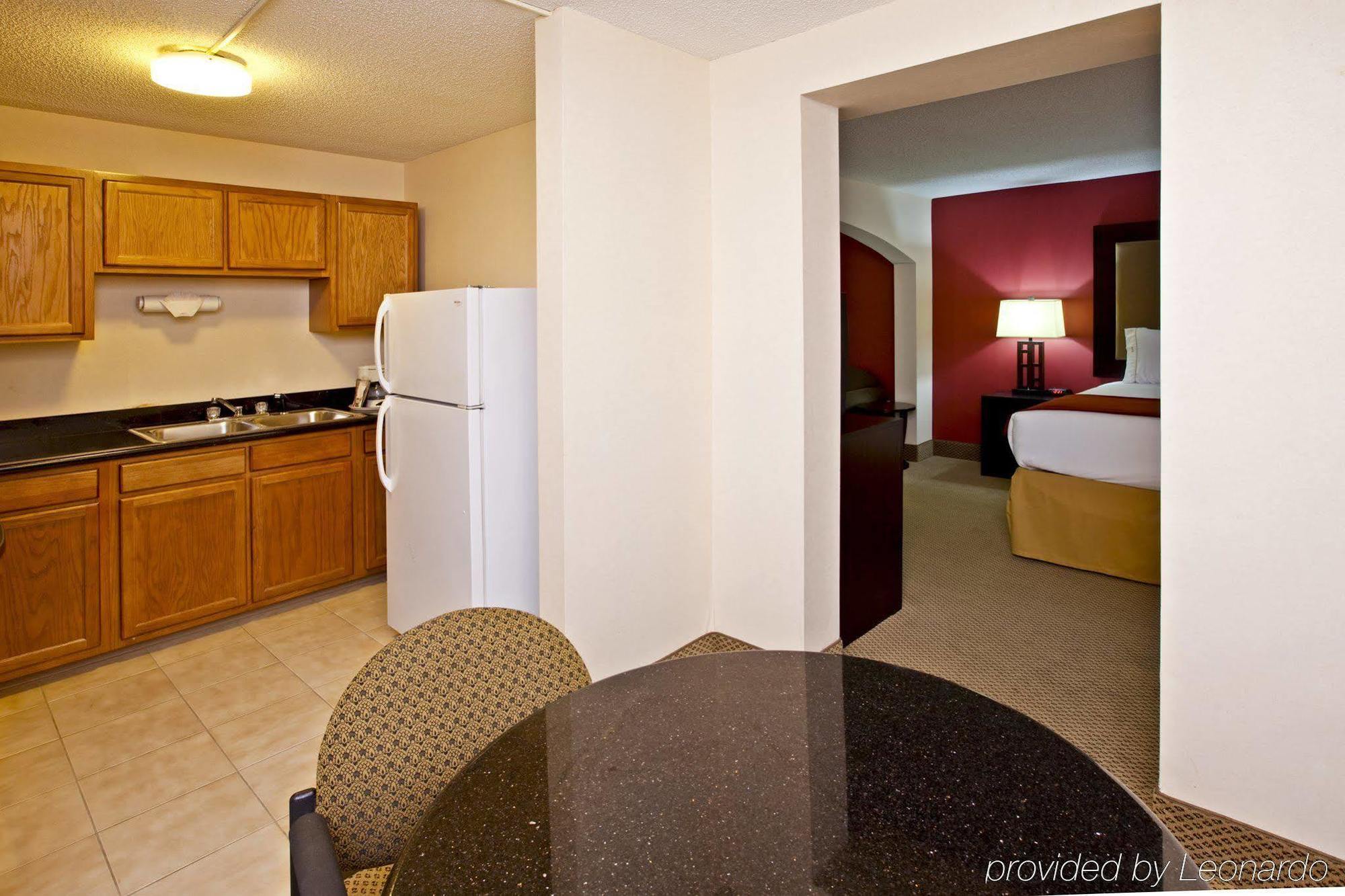 Holiday Inn Express Hotel & Suites Louisville East By Ihg Extérieur photo